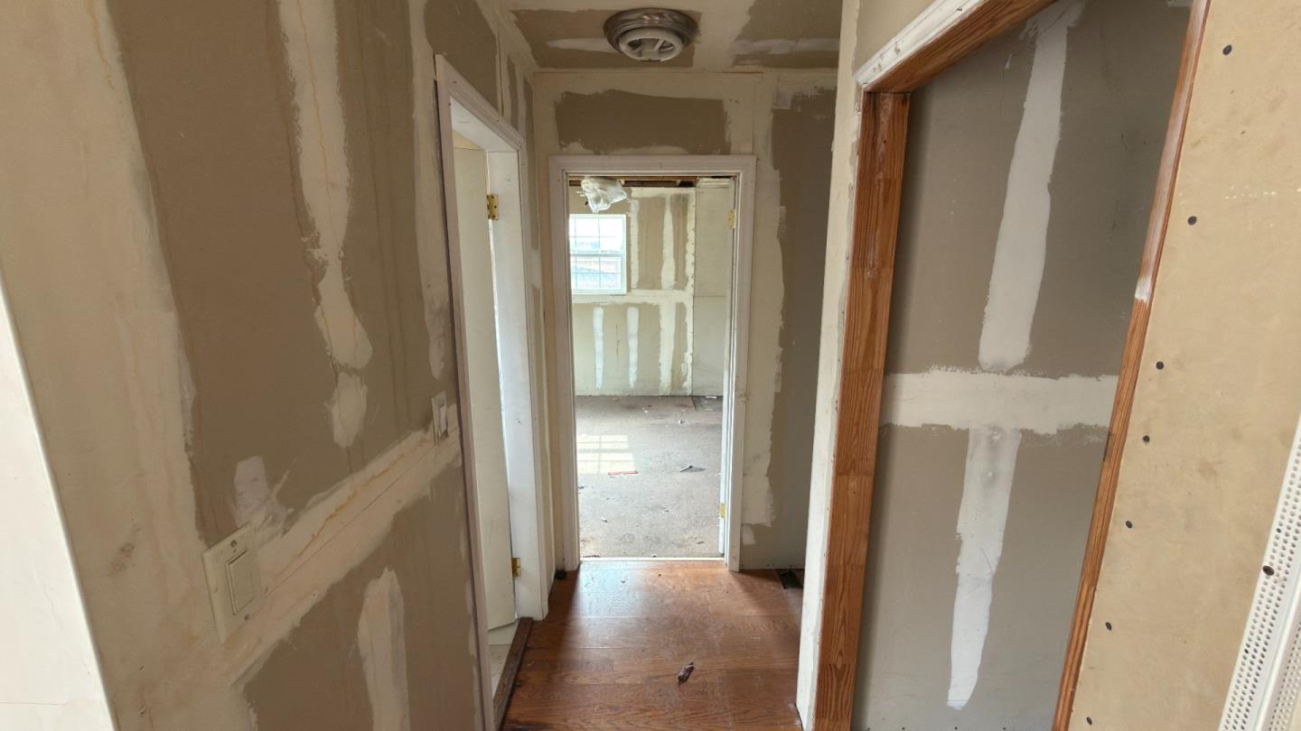 Detail Gallery Image 20 of 21 For 1268 Carlton Ave, Menlo Park,  CA 94025 - 3 Beds | 2 Baths