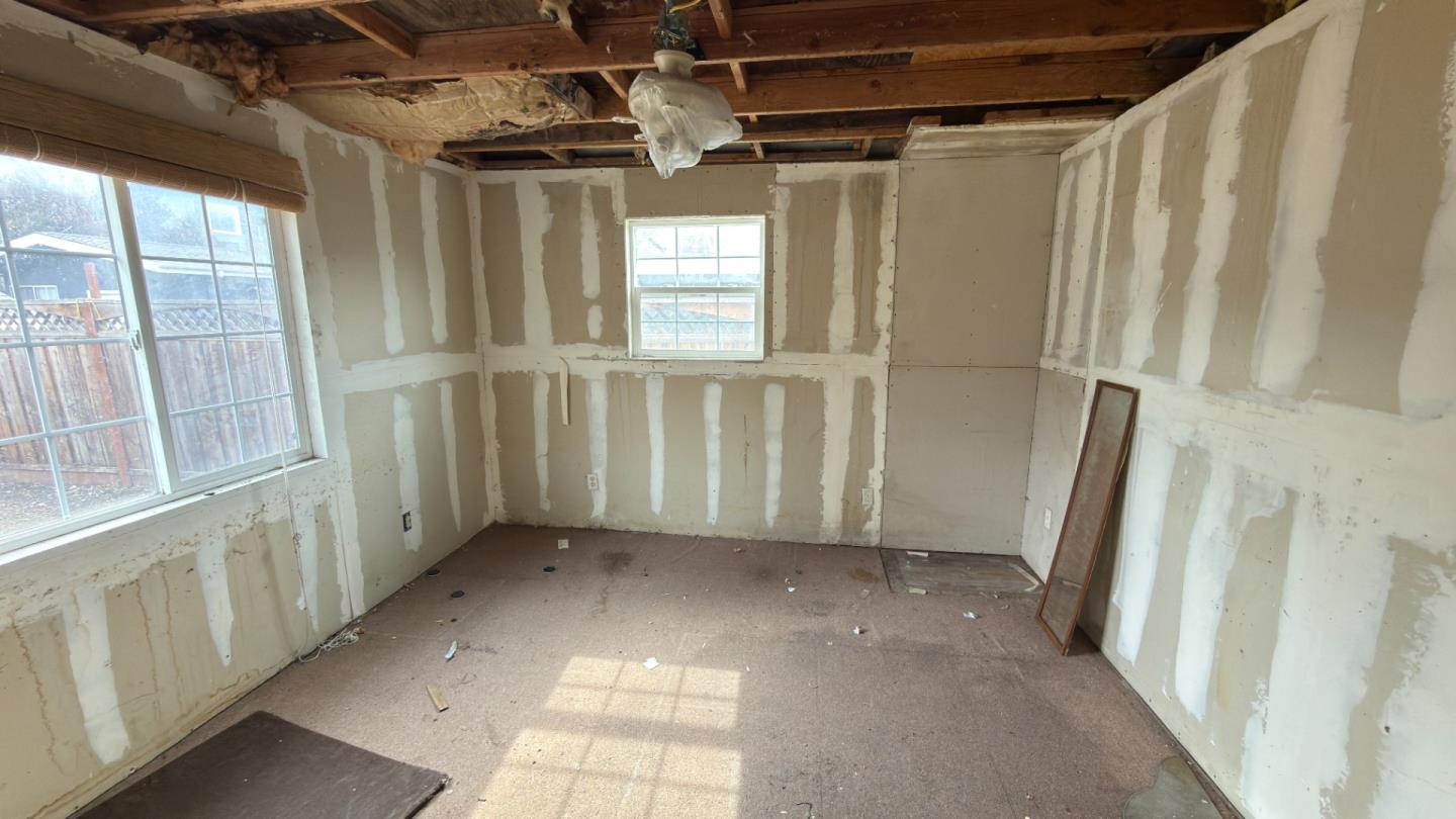 Detail Gallery Image 21 of 21 For 1268 Carlton Ave, Menlo Park,  CA 94025 - 3 Beds | 2 Baths