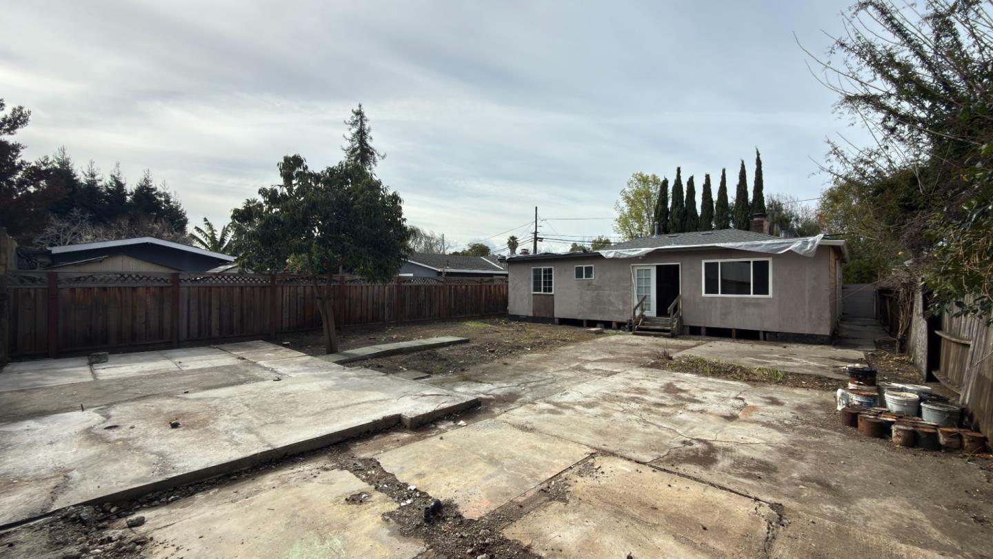 Detail Gallery Image 4 of 21 For 1268 Carlton Ave, Menlo Park,  CA 94025 - 3 Beds | 2 Baths