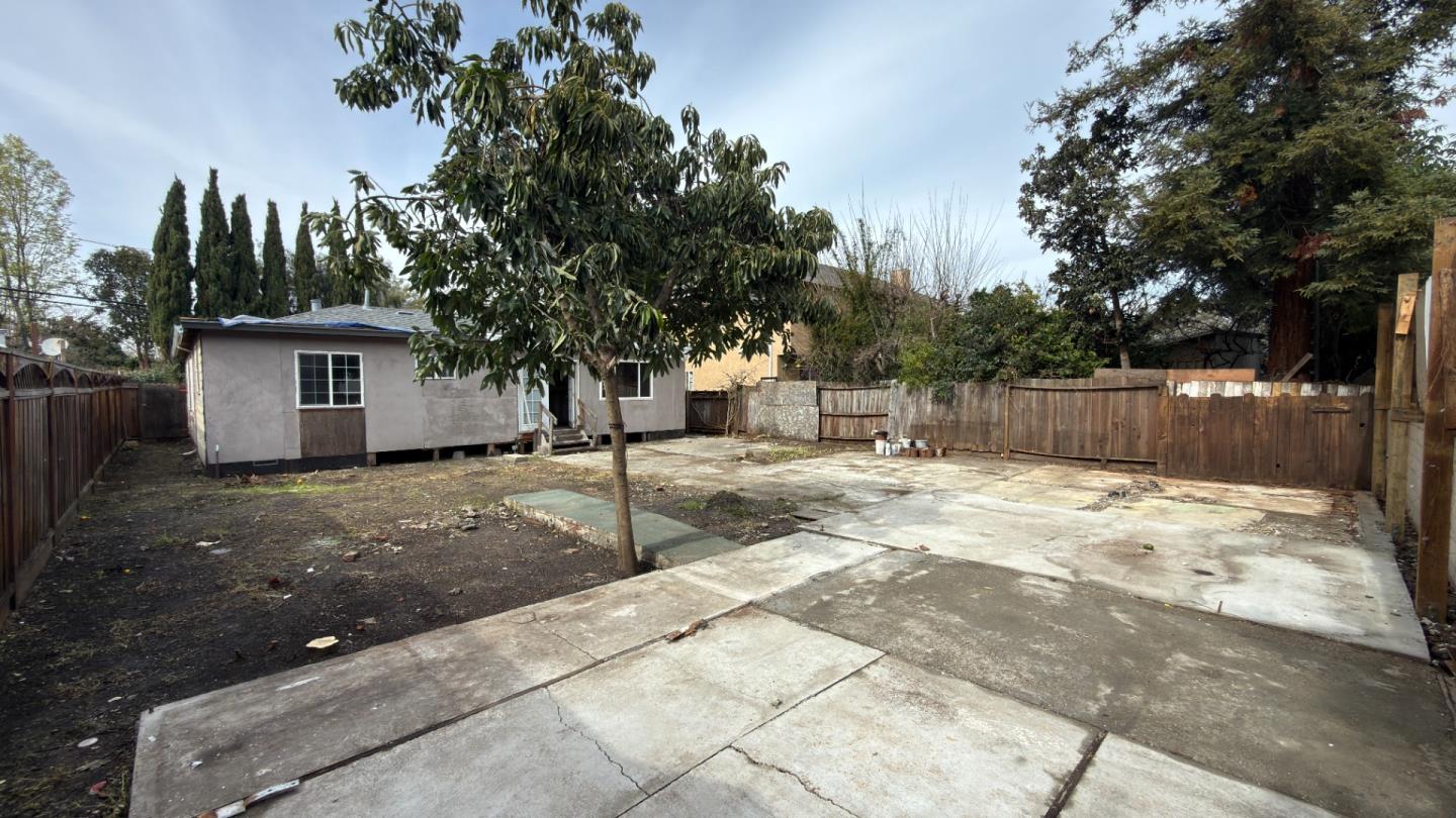 Detail Gallery Image 5 of 21 For 1268 Carlton Ave, Menlo Park,  CA 94025 - 3 Beds | 2 Baths