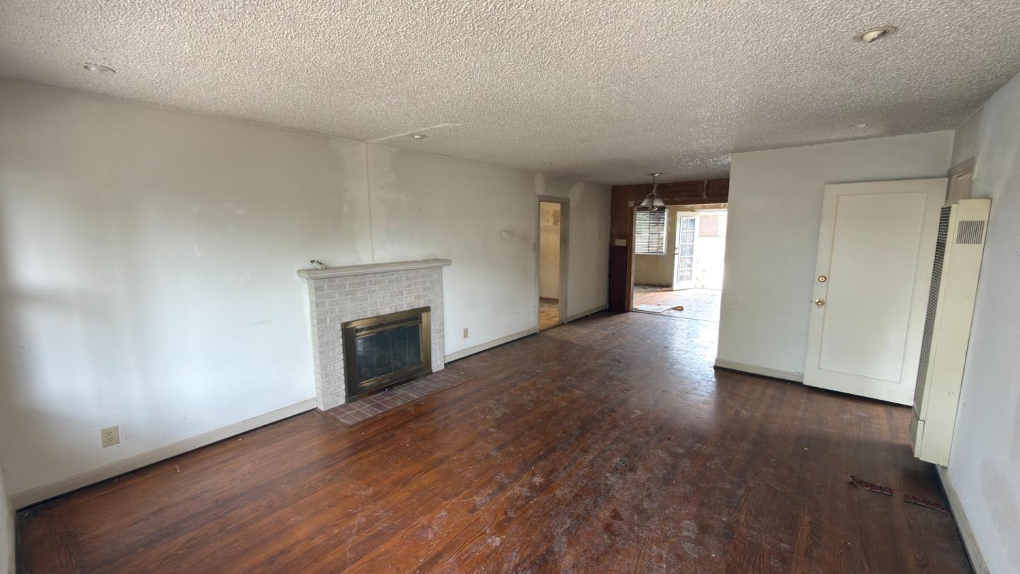 Detail Gallery Image 6 of 21 For 1268 Carlton Ave, Menlo Park,  CA 94025 - 3 Beds | 2 Baths