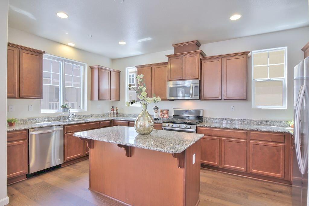 Detail Gallery Image 12 of 35 For 2913 Pescadero Ter, Fremont,  CA 94538 - 4 Beds | 2/2 Baths