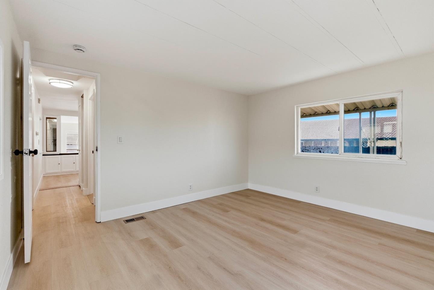 Detail Gallery Image 12 of 16 For 2150 Monterey Hwy #102,  San Jose,  CA 95112 - 1 Beds | 1 Baths