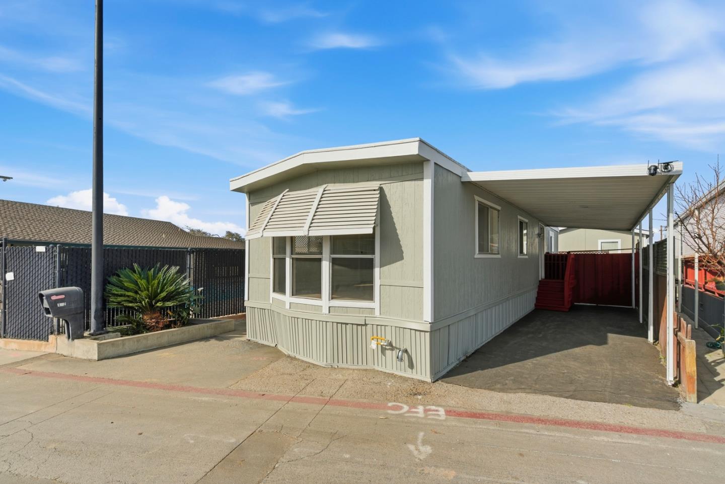 Detail Gallery Image 2 of 16 For 2150 Monterey Hwy #102,  San Jose,  CA 95112 - 1 Beds | 1 Baths