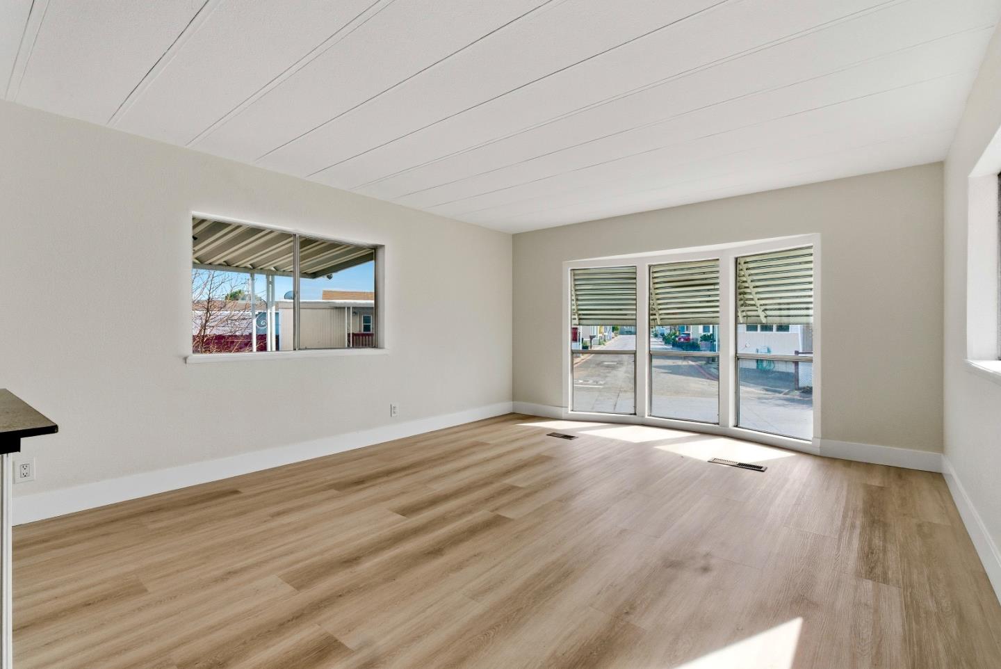 Detail Gallery Image 4 of 16 For 2150 Monterey Hwy #102,  San Jose,  CA 95112 - 1 Beds | 1 Baths