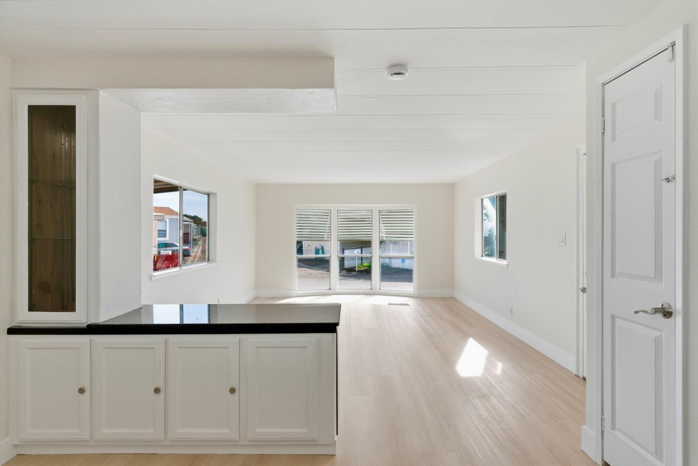 Detail Gallery Image 5 of 16 For 2150 Monterey Hwy #102,  San Jose,  CA 95112 - 1 Beds | 1 Baths