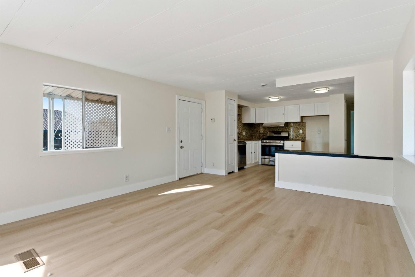 Detail Gallery Image 6 of 16 For 2150 Monterey Hwy #102,  San Jose,  CA 95112 - 1 Beds | 1 Baths