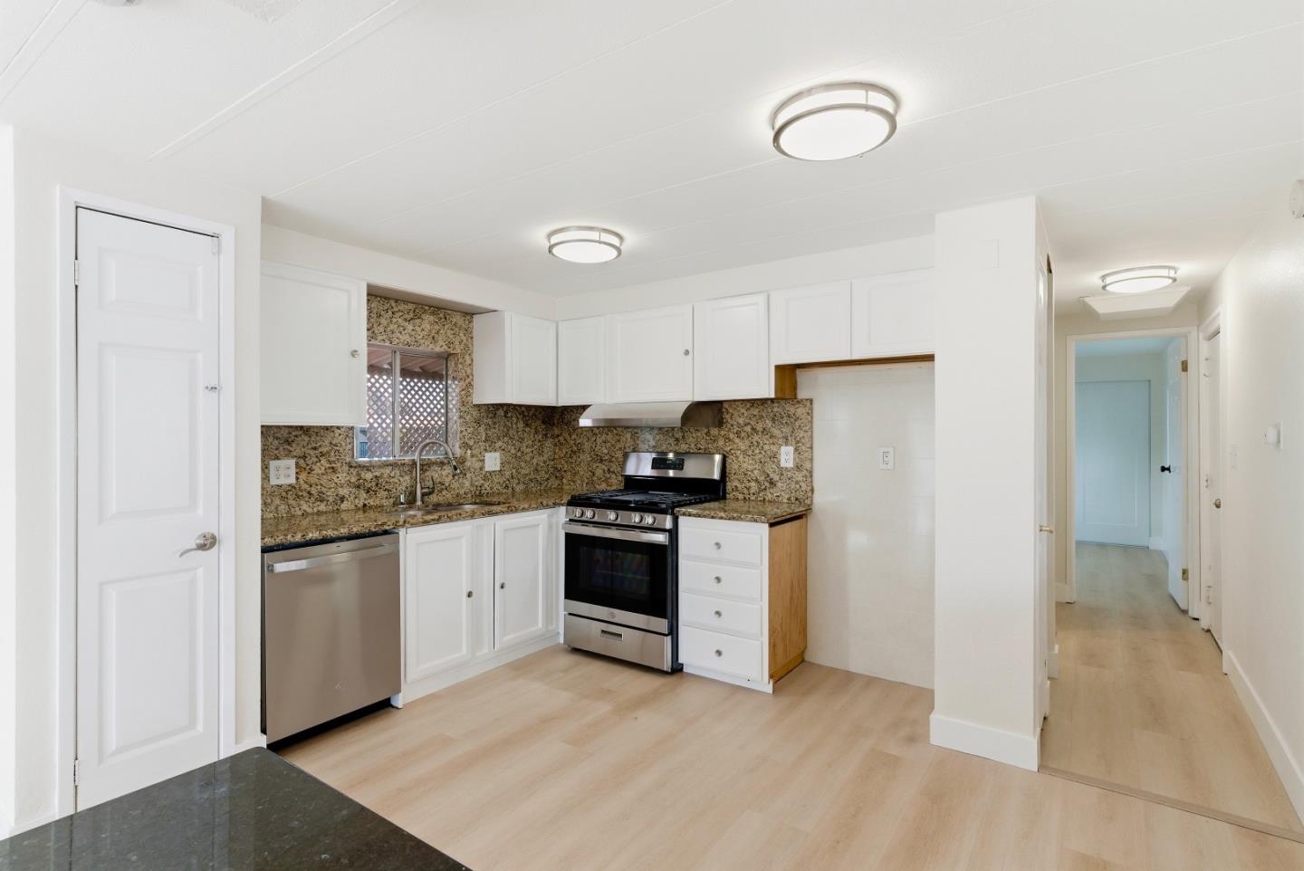 Detail Gallery Image 7 of 16 For 2150 Monterey Hwy #102,  San Jose,  CA 95112 - 1 Beds | 1 Baths