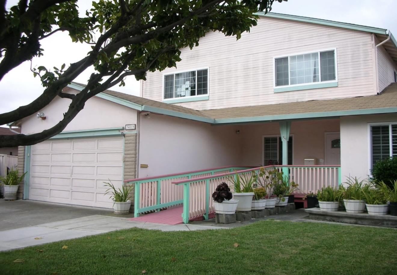 Detail Gallery Image 2 of 5 For 34819 Clover St, Union City,  CA 94587 - 8 Beds | 4 Baths