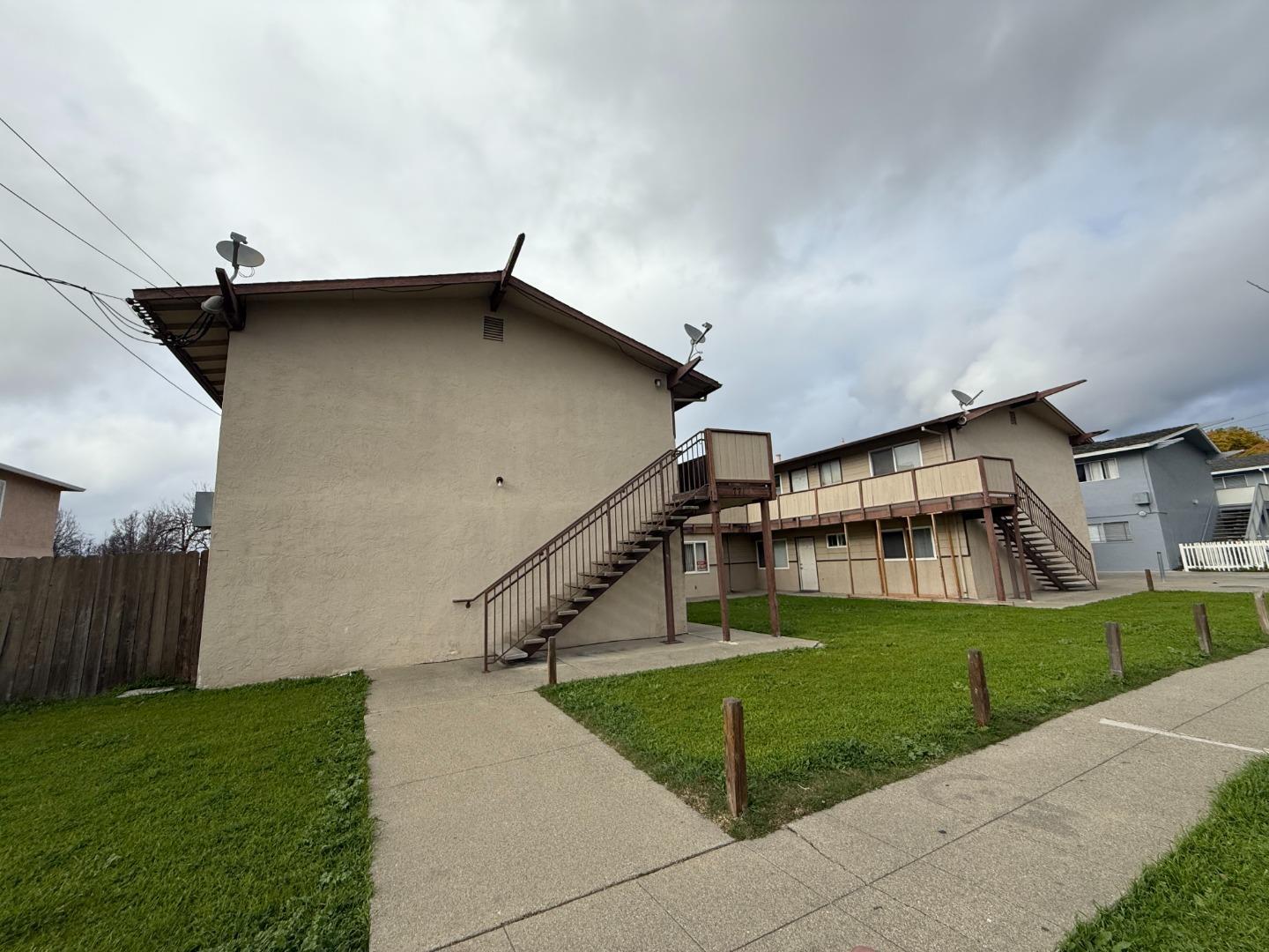 Detail Gallery Image 3 of 13 For 771 Memorial Way, Hayward,  CA 94541 - – Beds | – Baths