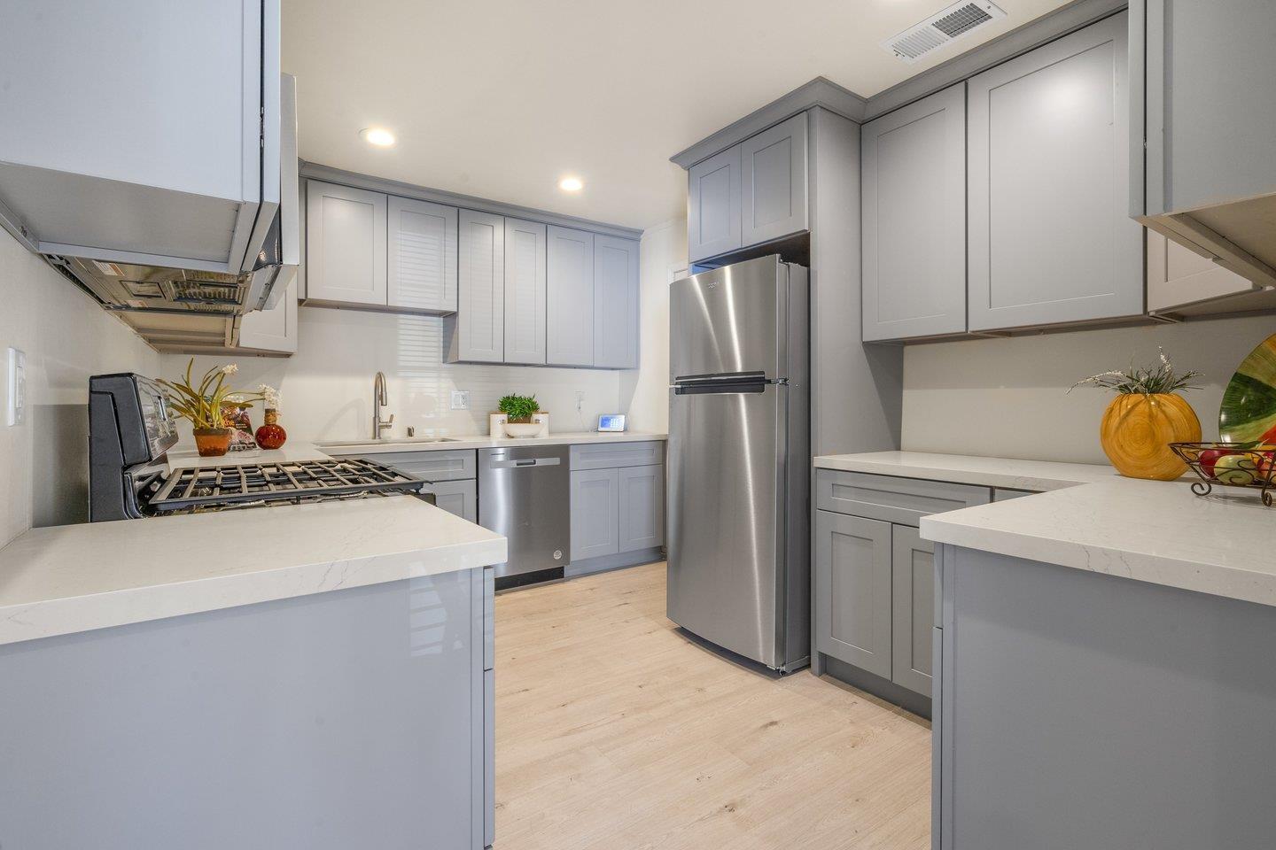 Detail Gallery Image 3 of 10 For 2387 Dumbarton Ave, East Palo Alto,  CA 94303 - 3 Beds | 2 Baths