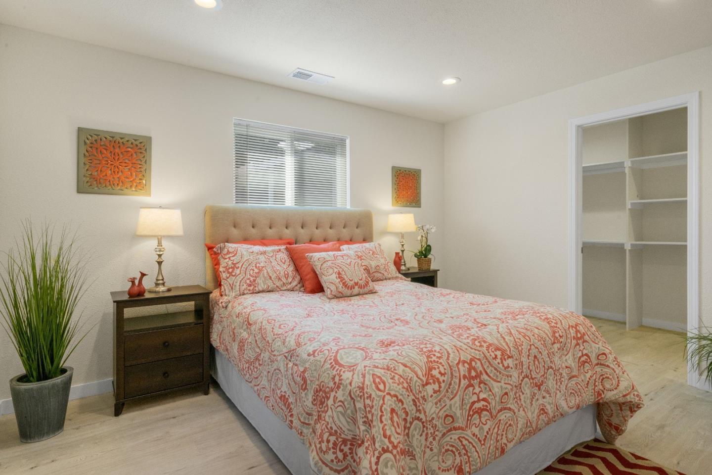 Detail Gallery Image 4 of 10 For 2387 Dumbarton Ave, East Palo Alto,  CA 94303 - 3 Beds | 2 Baths