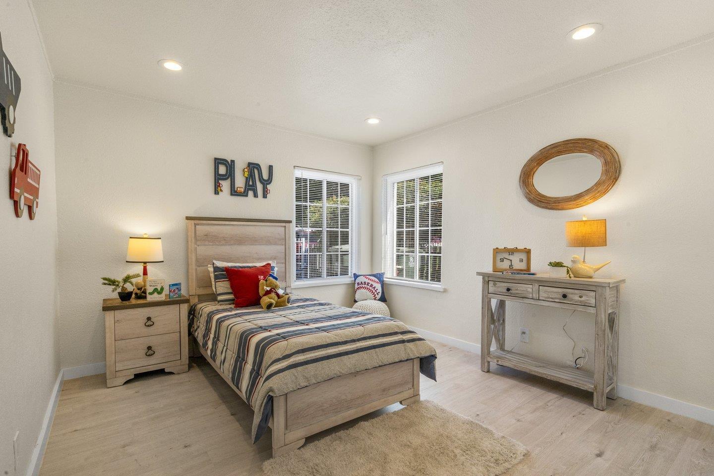 Detail Gallery Image 5 of 10 For 2387 Dumbarton Ave, East Palo Alto,  CA 94303 - 3 Beds | 2 Baths