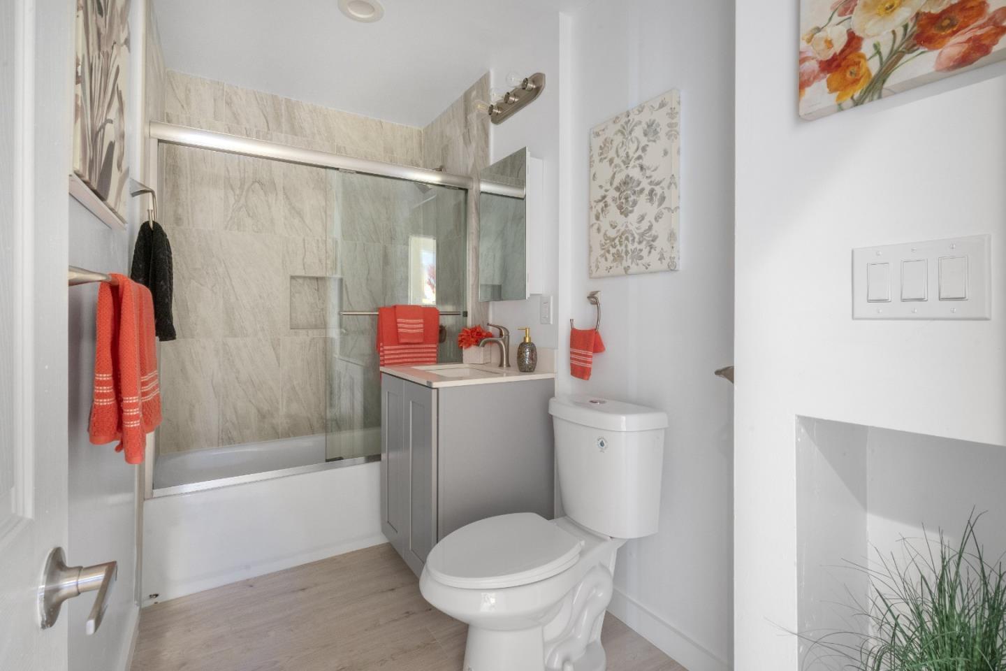 Detail Gallery Image 8 of 10 For 2387 Dumbarton Ave, East Palo Alto,  CA 94303 - 3 Beds | 2 Baths