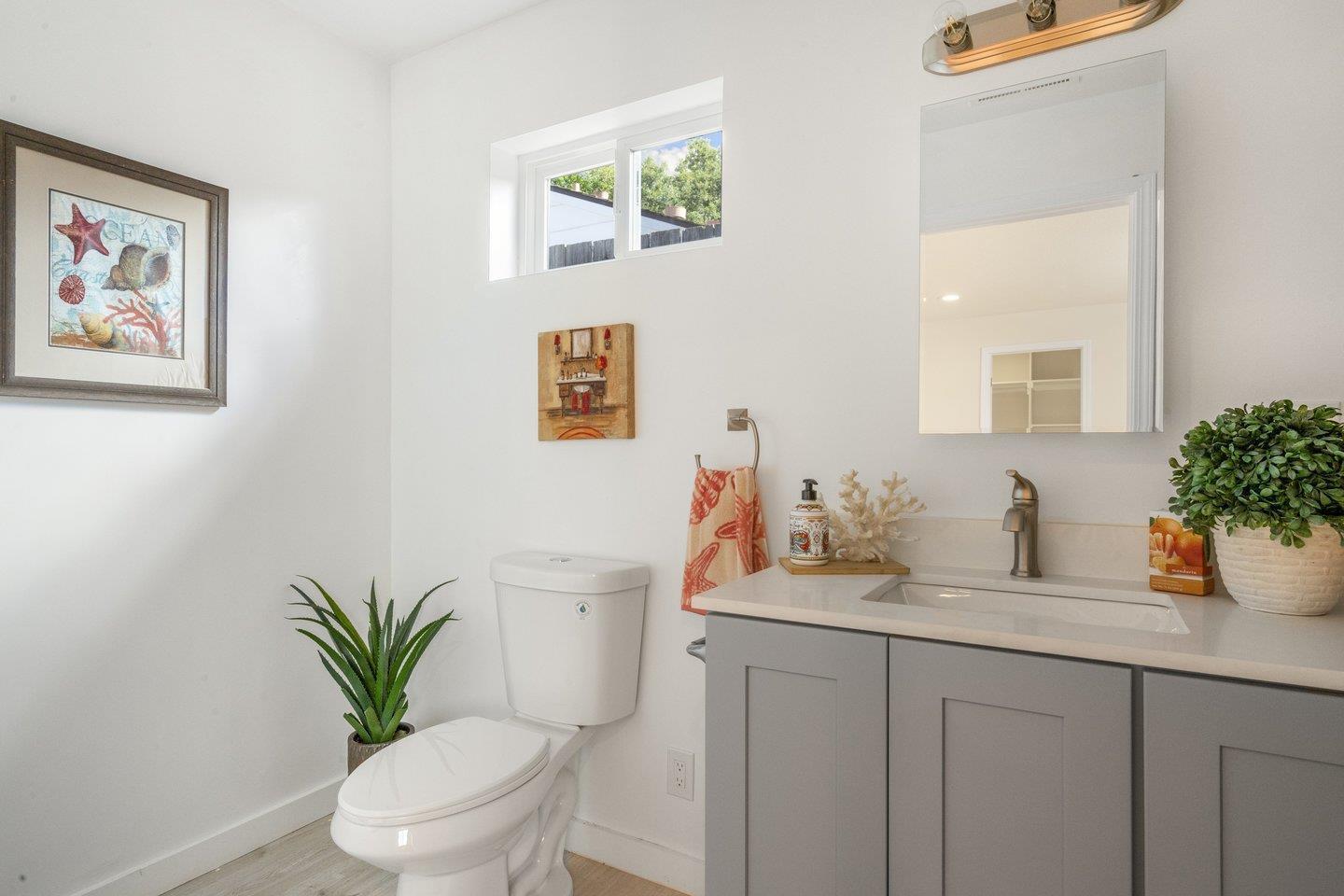 Detail Gallery Image 9 of 10 For 2387 Dumbarton Ave, East Palo Alto,  CA 94303 - 3 Beds | 2 Baths