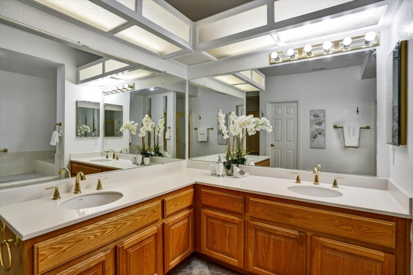 Detail Gallery Image 23 of 48 For 3123 Lake Trasimeno Dr, San Jose,  CA 95135 - 2 Beds | 2 Baths