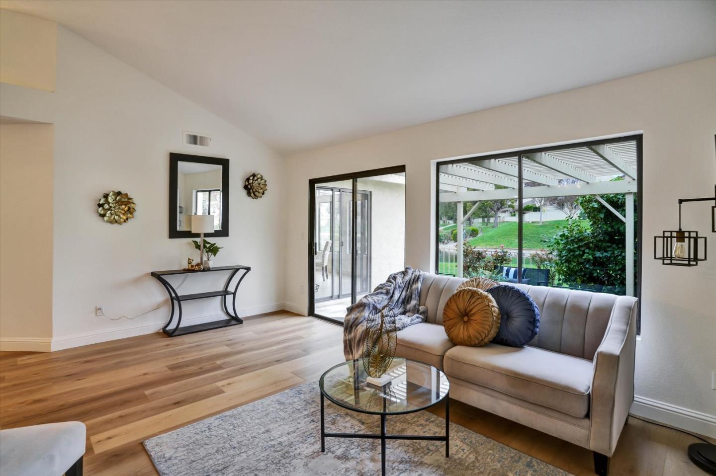 Detail Gallery Image 7 of 48 For 3123 Lake Trasimeno Dr, San Jose,  CA 95135 - 2 Beds | 2 Baths