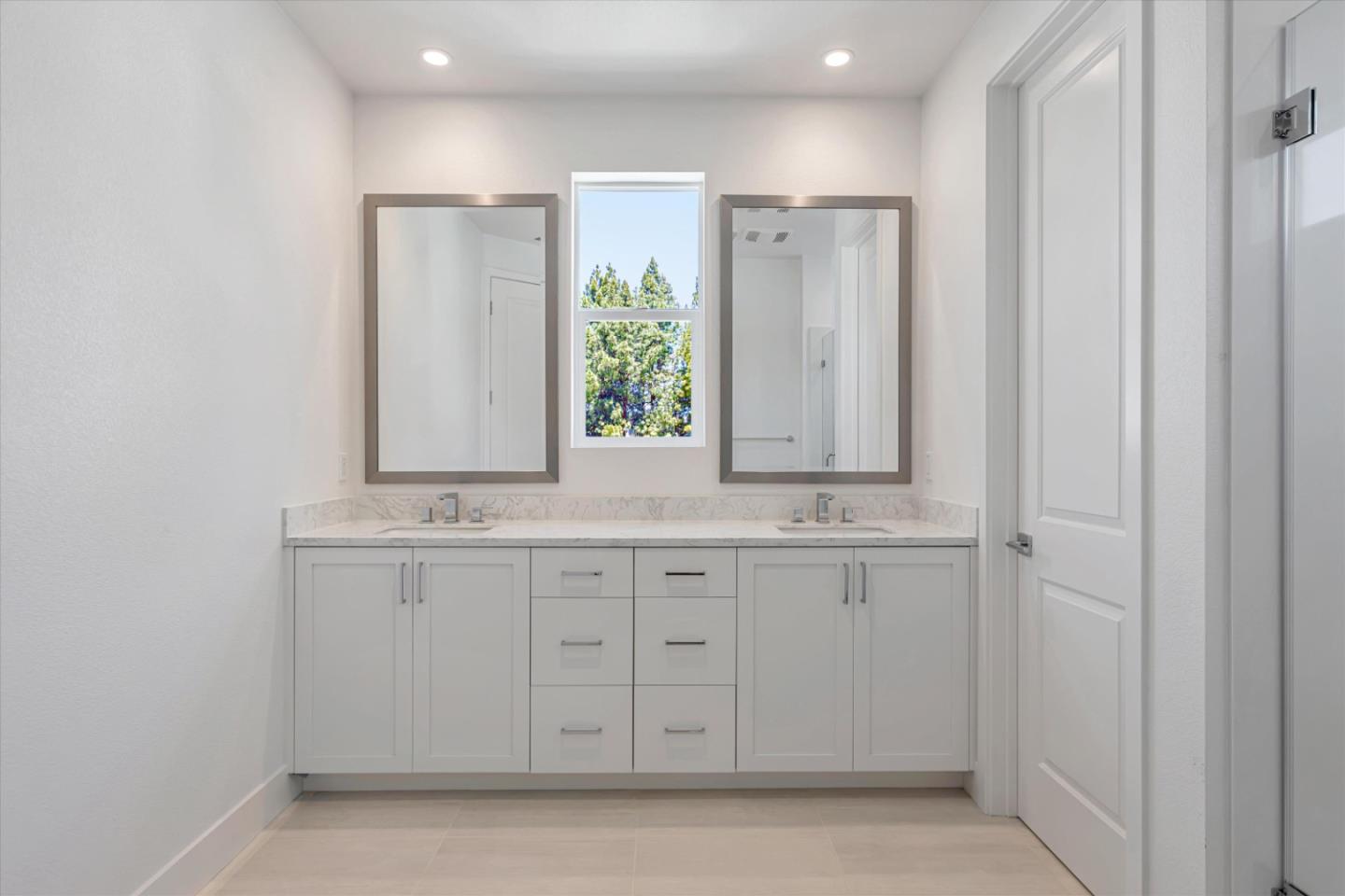 Detail Gallery Image 12 of 15 For 325 Isabelline Ct, San Ramon,  CA 94583 - 4 Beds | 3/1 Baths