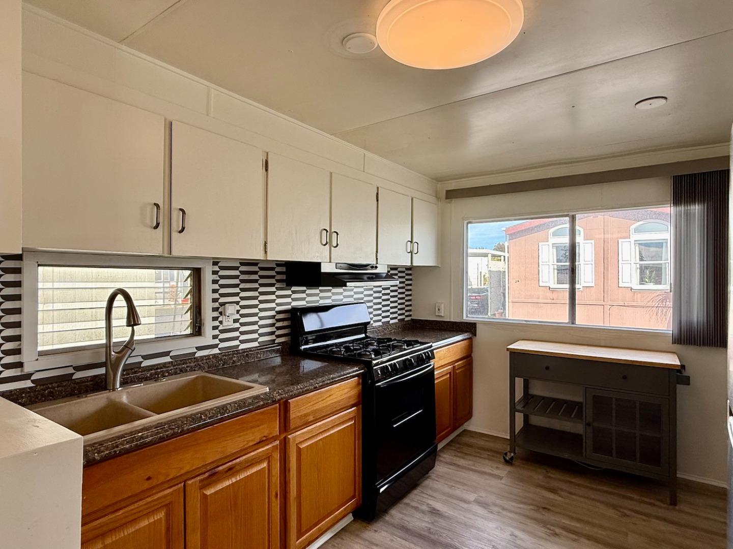 Detail Gallery Image 5 of 15 For 925 38th #33,  Santa Cruz,  CA 95062 - 1 Beds | 1 Baths