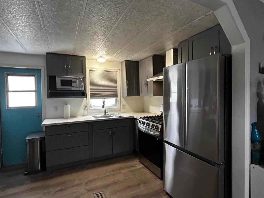 Detail Gallery Image 4 of 13 For 2053 E Bayshore Rd #24,  Redwood City,  CA 94063 - 2 Beds | 2 Baths