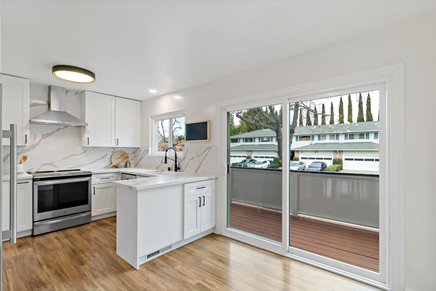 Detail Gallery Image 14 of 51 For 530 Leahy St, Redwood City,  CA 94061 - 3 Beds | 2/1 Baths