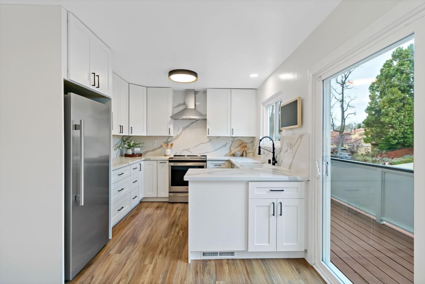 Detail Gallery Image 15 of 51 For 530 Leahy St, Redwood City,  CA 94061 - 3 Beds | 2/1 Baths