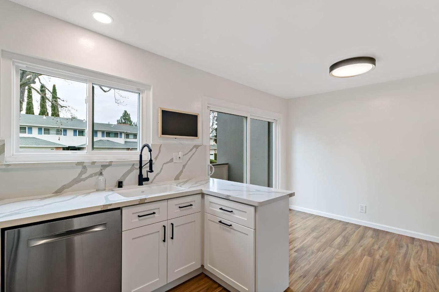 Detail Gallery Image 18 of 51 For 530 Leahy St, Redwood City,  CA 94061 - 3 Beds | 2/1 Baths