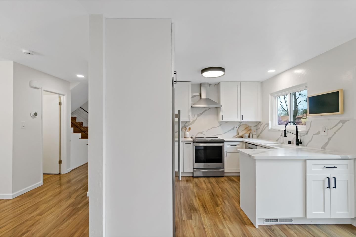 Detail Gallery Image 21 of 51 For 530 Leahy St, Redwood City,  CA 94061 - 3 Beds | 2/1 Baths