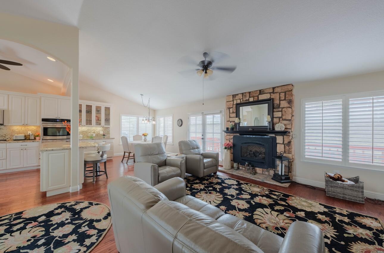 Detail Gallery Image 11 of 56 For 9891 Equestrian Pl, Salinas,  CA 93907 - 3 Beds | 2 Baths