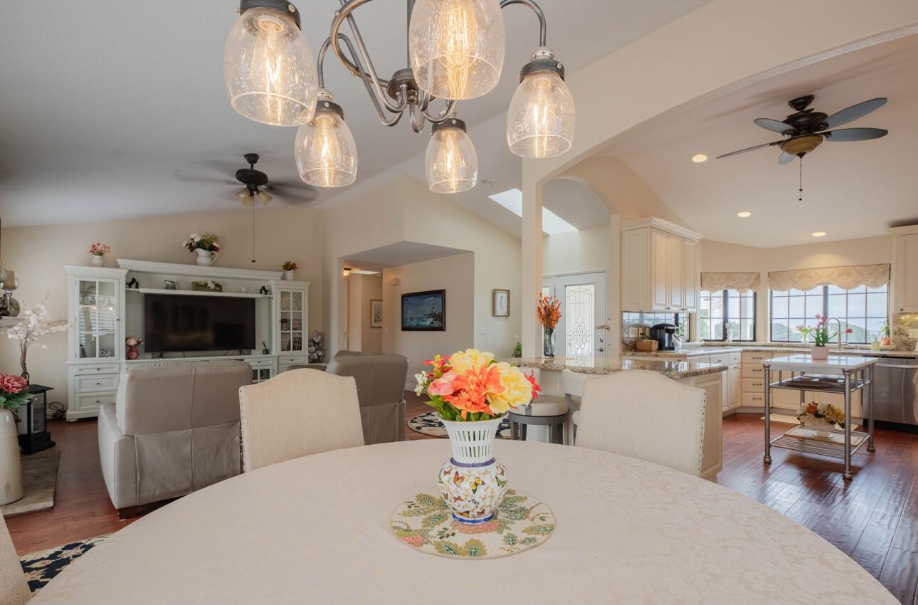 Detail Gallery Image 13 of 56 For 9891 Equestrian Pl, Salinas,  CA 93907 - 3 Beds | 2 Baths