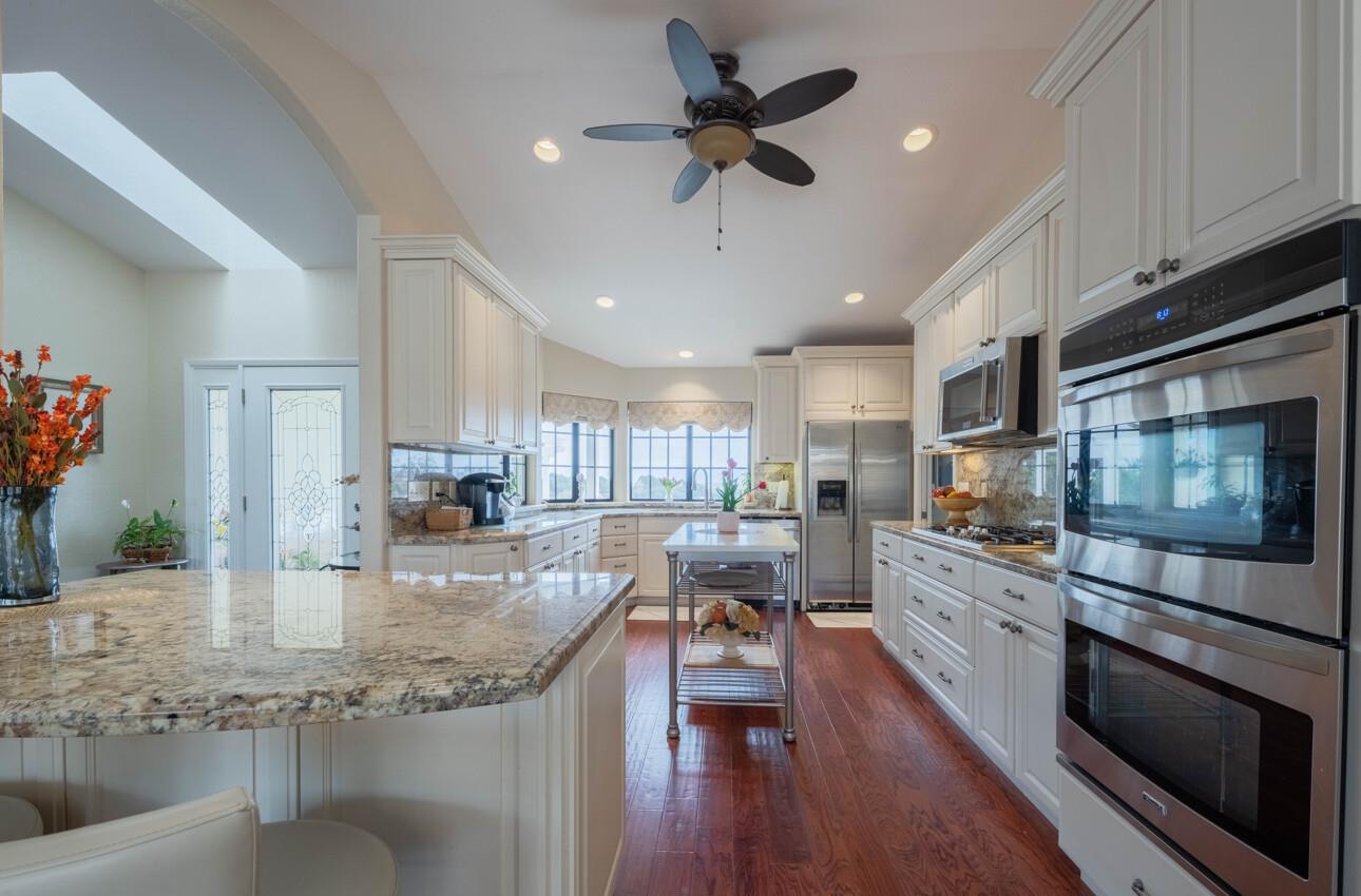 Detail Gallery Image 14 of 56 For 9891 Equestrian Pl, Salinas,  CA 93907 - 3 Beds | 2 Baths