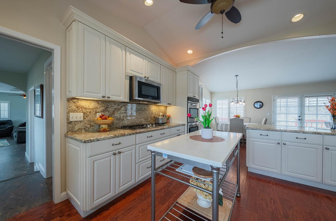 Detail Gallery Image 16 of 56 For 9891 Equestrian Pl, Salinas,  CA 93907 - 3 Beds | 2 Baths