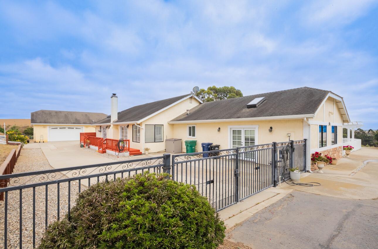 Detail Gallery Image 22 of 56 For 9891 Equestrian Pl, Salinas,  CA 93907 - 3 Beds | 2 Baths