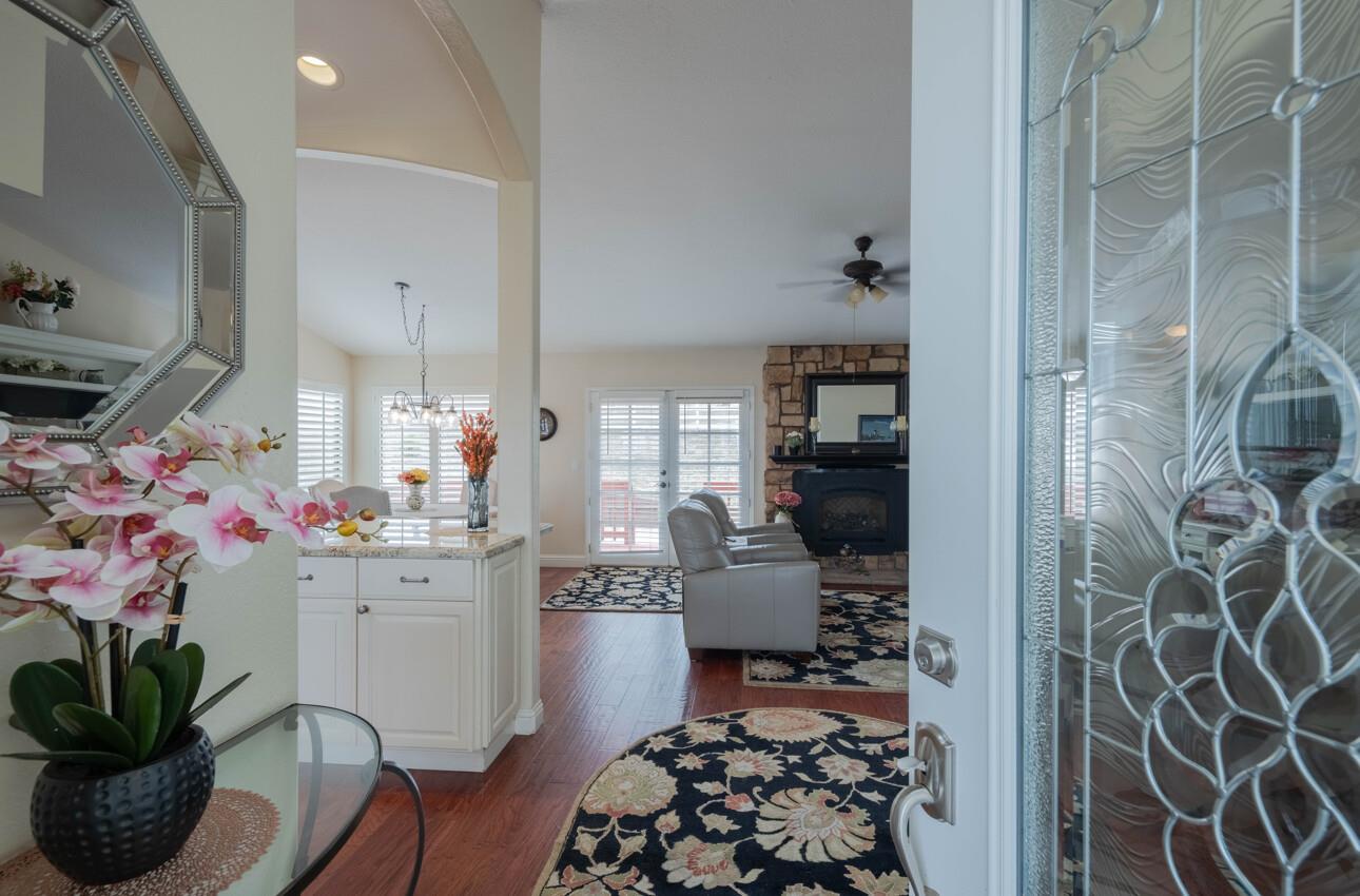 Detail Gallery Image 8 of 56 For 9891 Equestrian Pl, Salinas,  CA 93907 - 3 Beds | 2 Baths