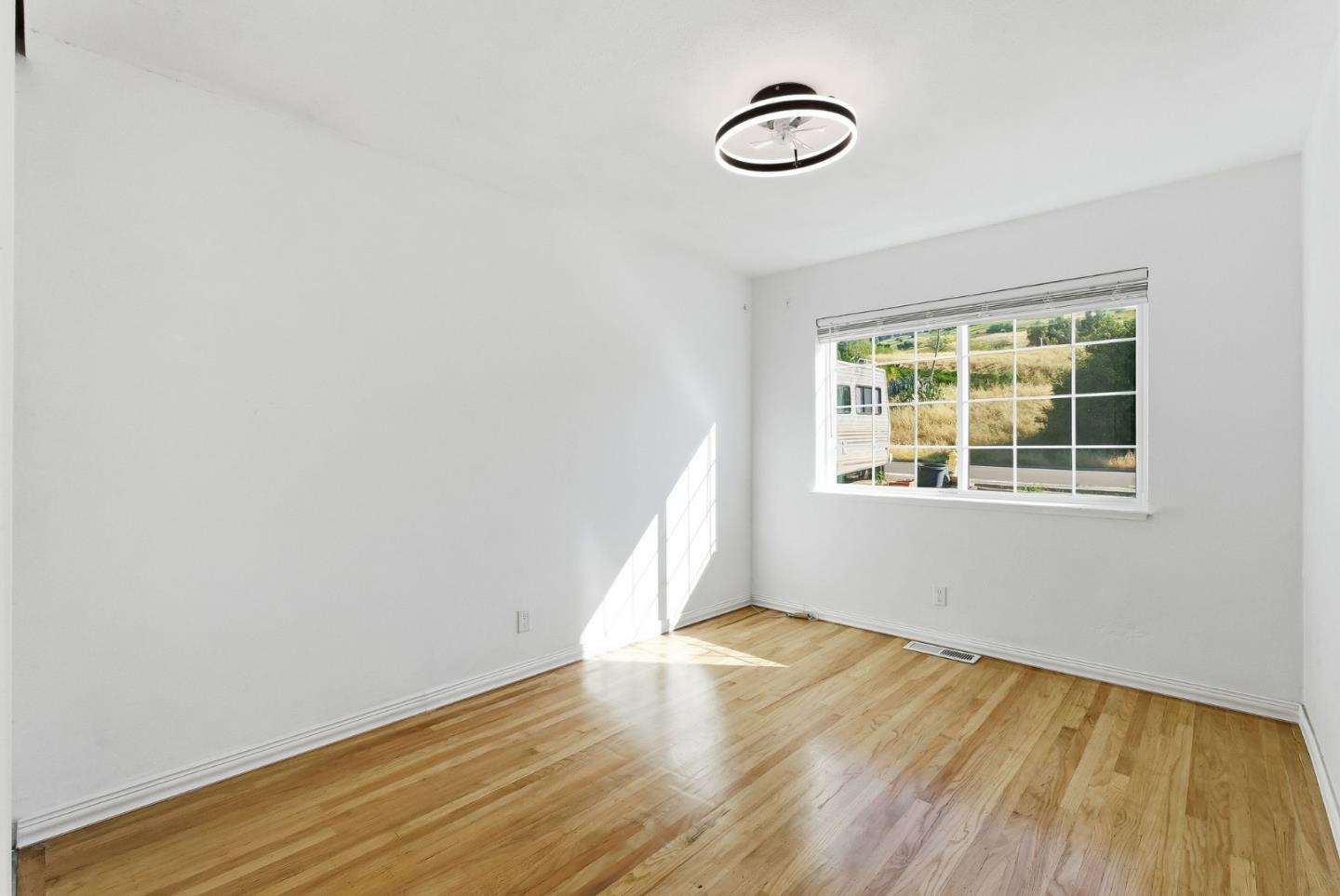 Detail Gallery Image 18 of 28 For 1475 Cliff Dr, San Jose,  CA 95132 - 4 Beds | 2 Baths