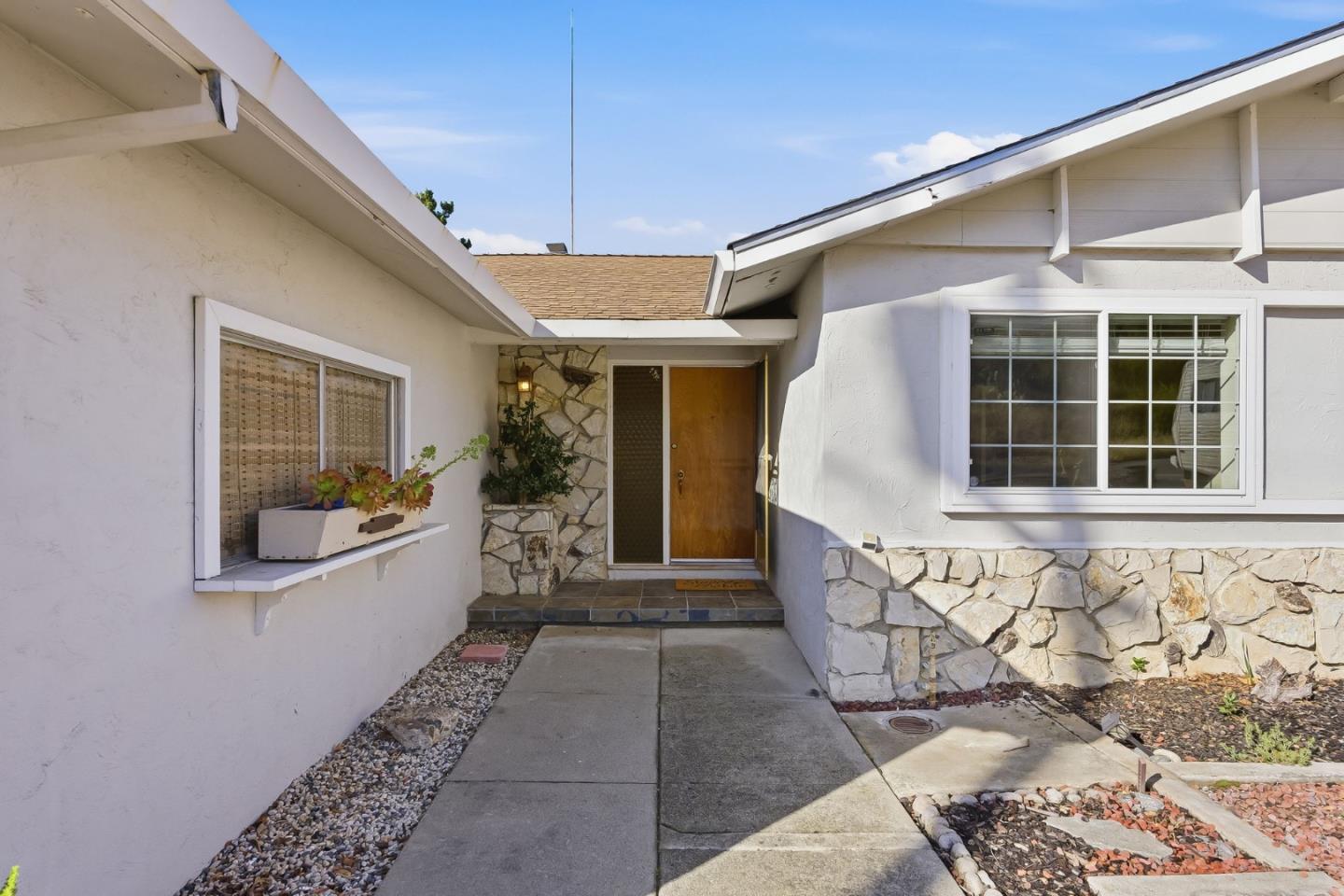 Detail Gallery Image 4 of 28 For 1475 Cliff Dr, San Jose,  CA 95132 - 4 Beds | 2 Baths