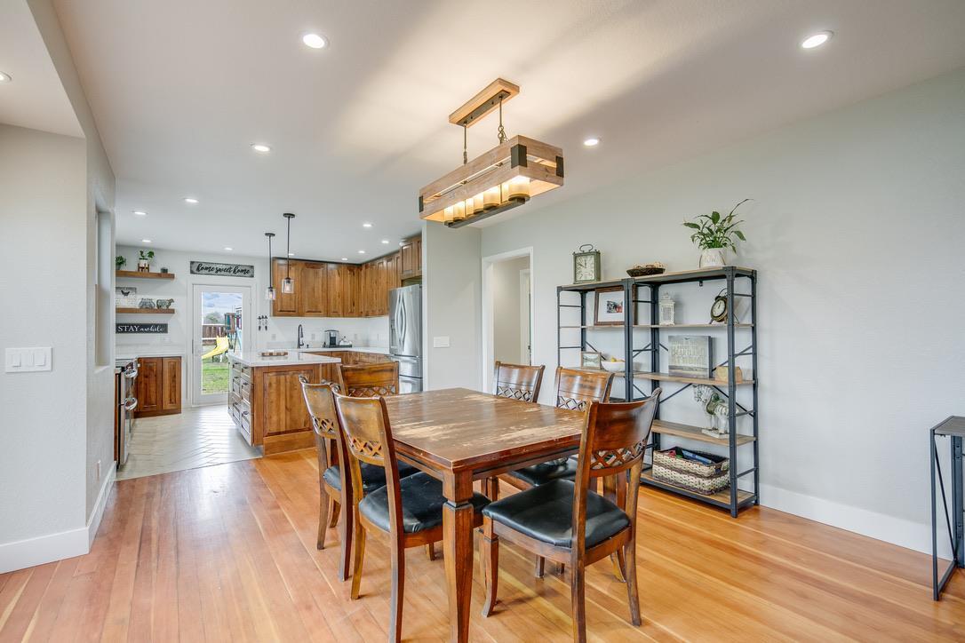 Detail Gallery Image 12 of 30 For 2015 Trumar Ln, Gilroy,  CA 95020 - 4 Beds | 2 Baths