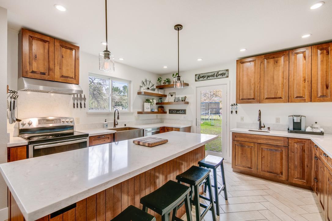 Detail Gallery Image 7 of 30 For 2015 Trumar Ln, Gilroy,  CA 95020 - 4 Beds | 2 Baths