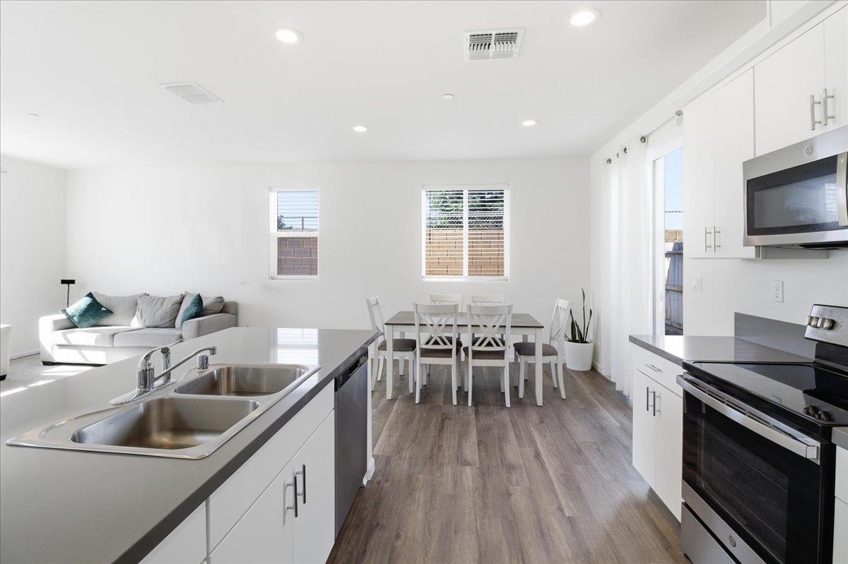 Detail Gallery Image 13 of 35 For 704 Gabilan Dr, Soledad,  CA 93960 - 3 Beds | 2/1 Baths