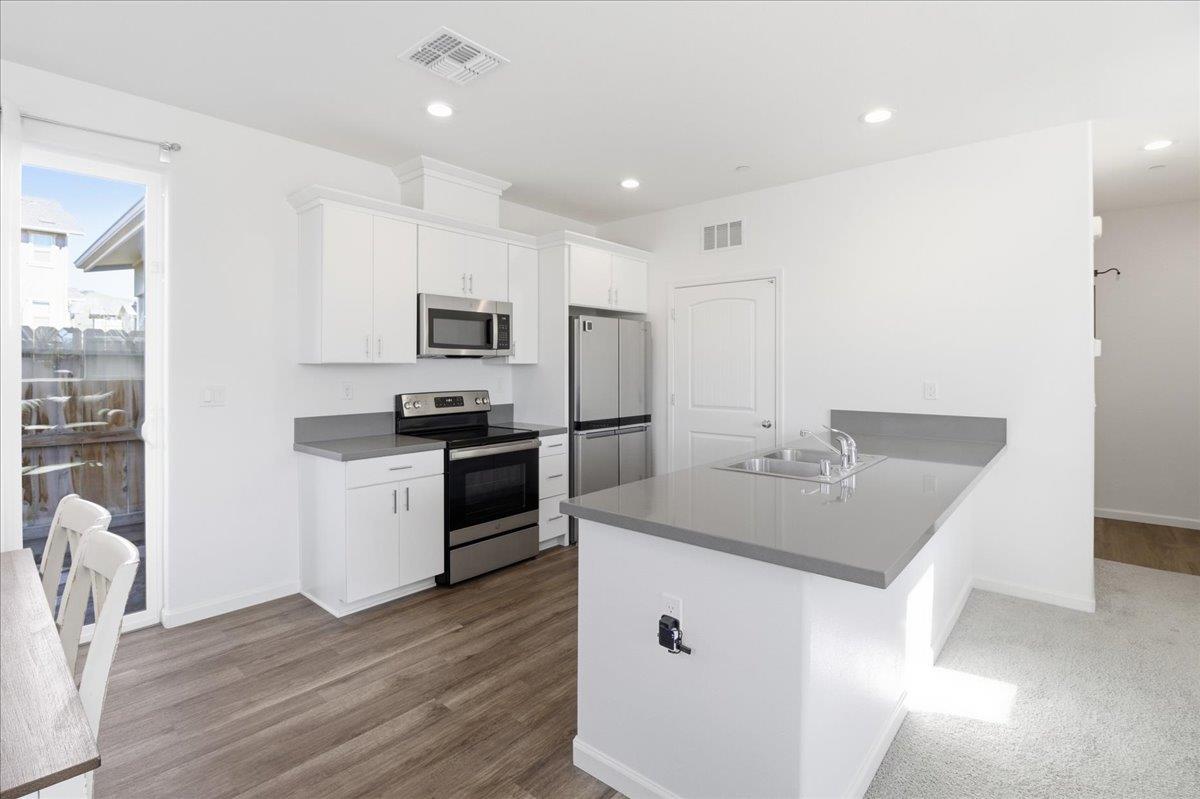 Detail Gallery Image 14 of 35 For 704 Gabilan Dr, Soledad,  CA 93960 - 3 Beds | 2/1 Baths