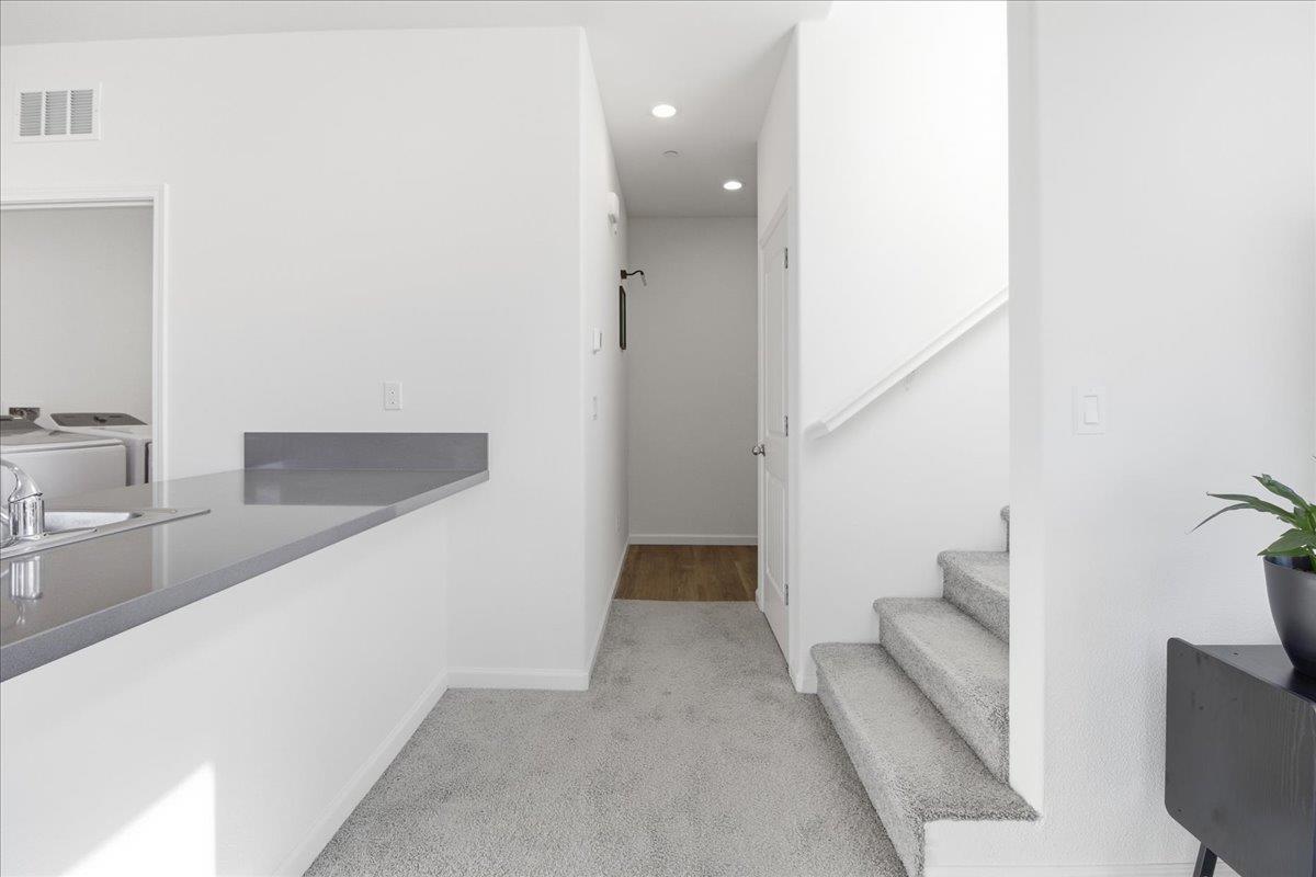 Detail Gallery Image 7 of 35 For 704 Gabilan Dr, Soledad,  CA 93960 - 3 Beds | 2/1 Baths