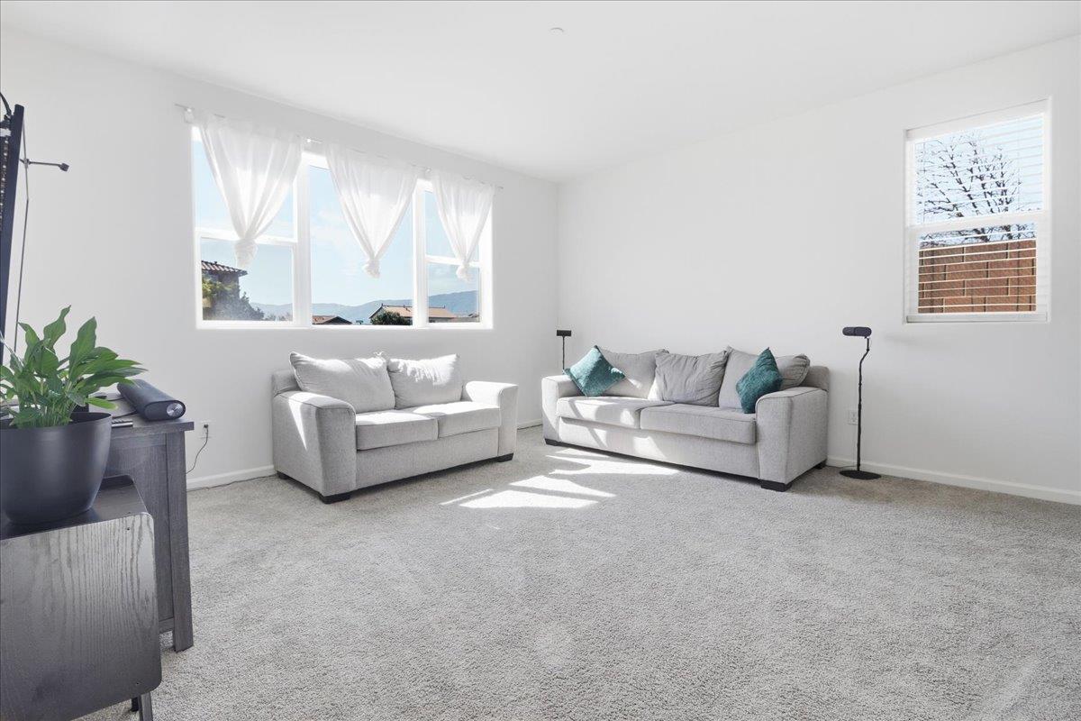 Detail Gallery Image 8 of 35 For 704 Gabilan Dr, Soledad,  CA 93960 - 3 Beds | 2/1 Baths