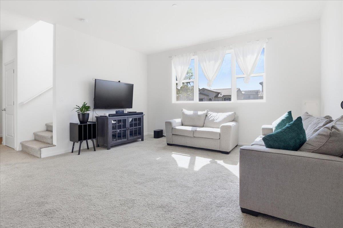 Detail Gallery Image 9 of 35 For 704 Gabilan Dr, Soledad,  CA 93960 - 3 Beds | 2/1 Baths