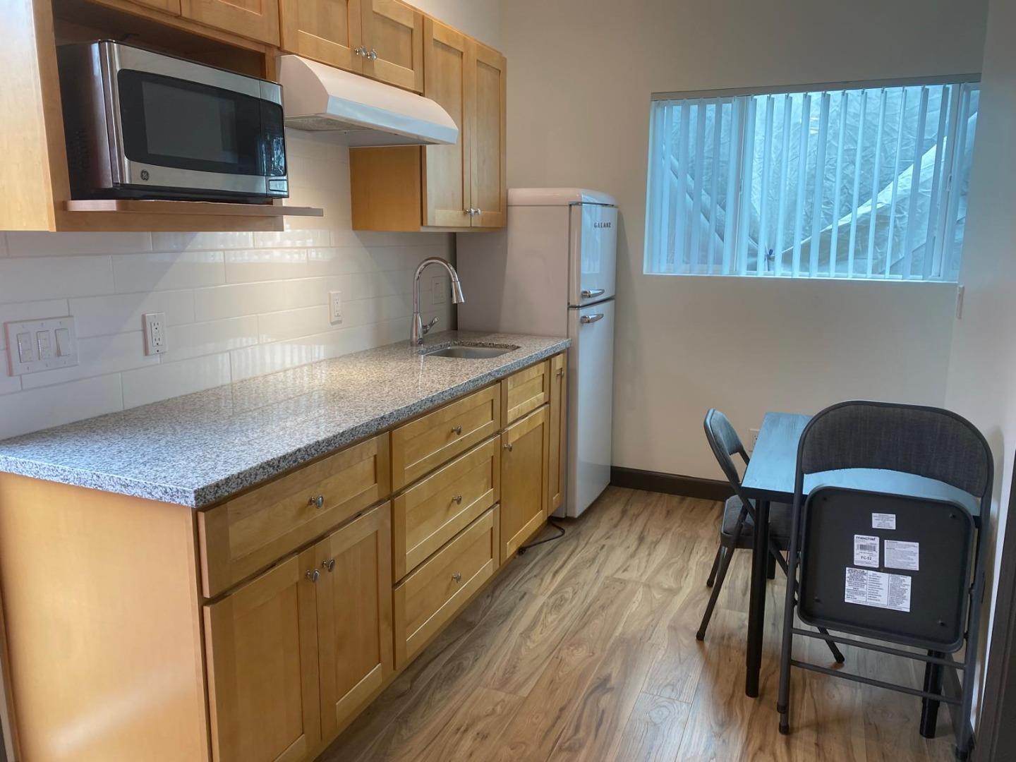 Detail Gallery Image 2 of 6 For 1445 Revere Ave #2,  San Jose,  CA 95118 - 1 Beds | 1 Baths