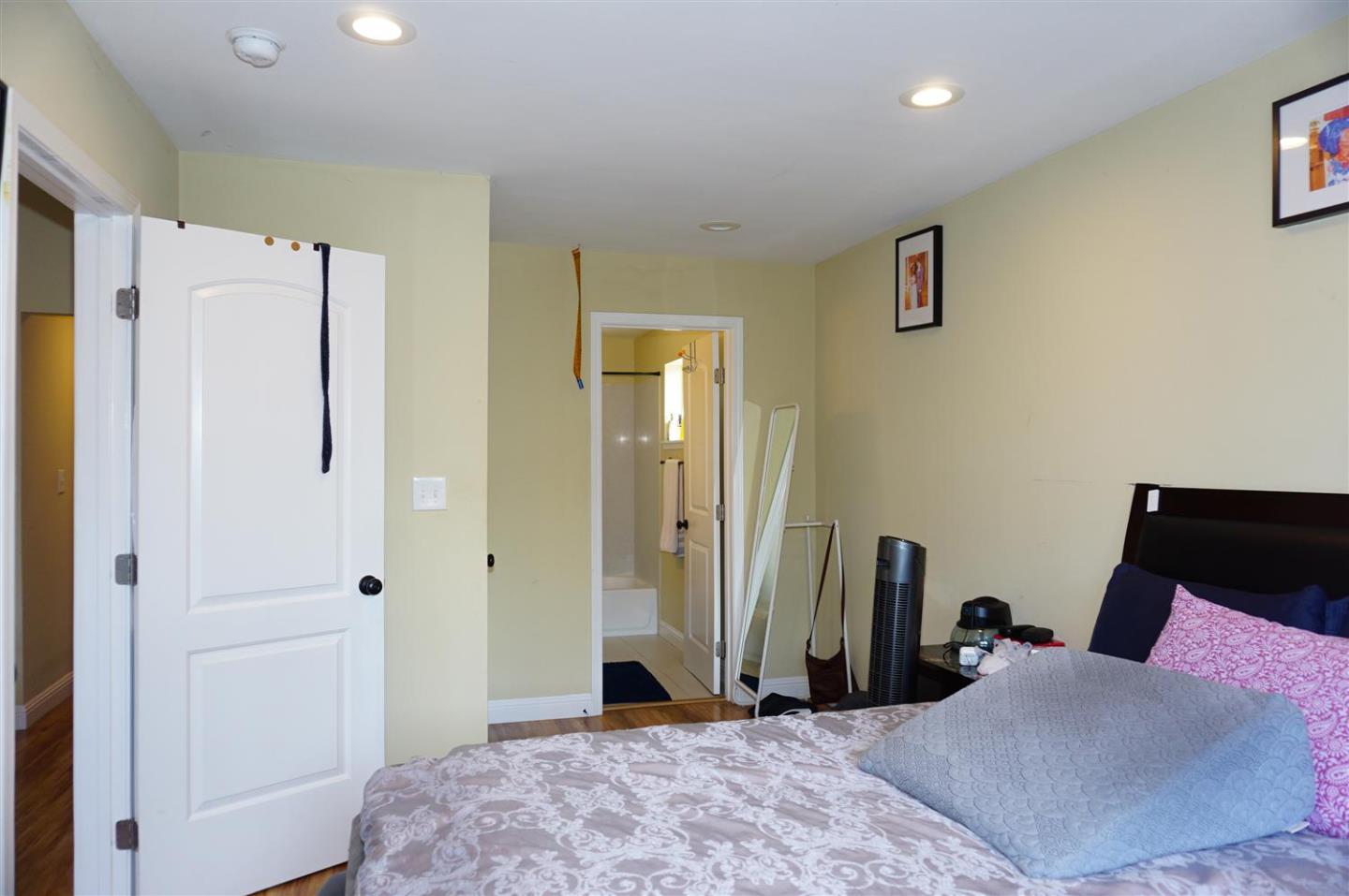 Detail Gallery Image 12 of 17 For 139 Brooklyn Ave, San Jose,  CA 95128 - 4 Beds | 3 Baths