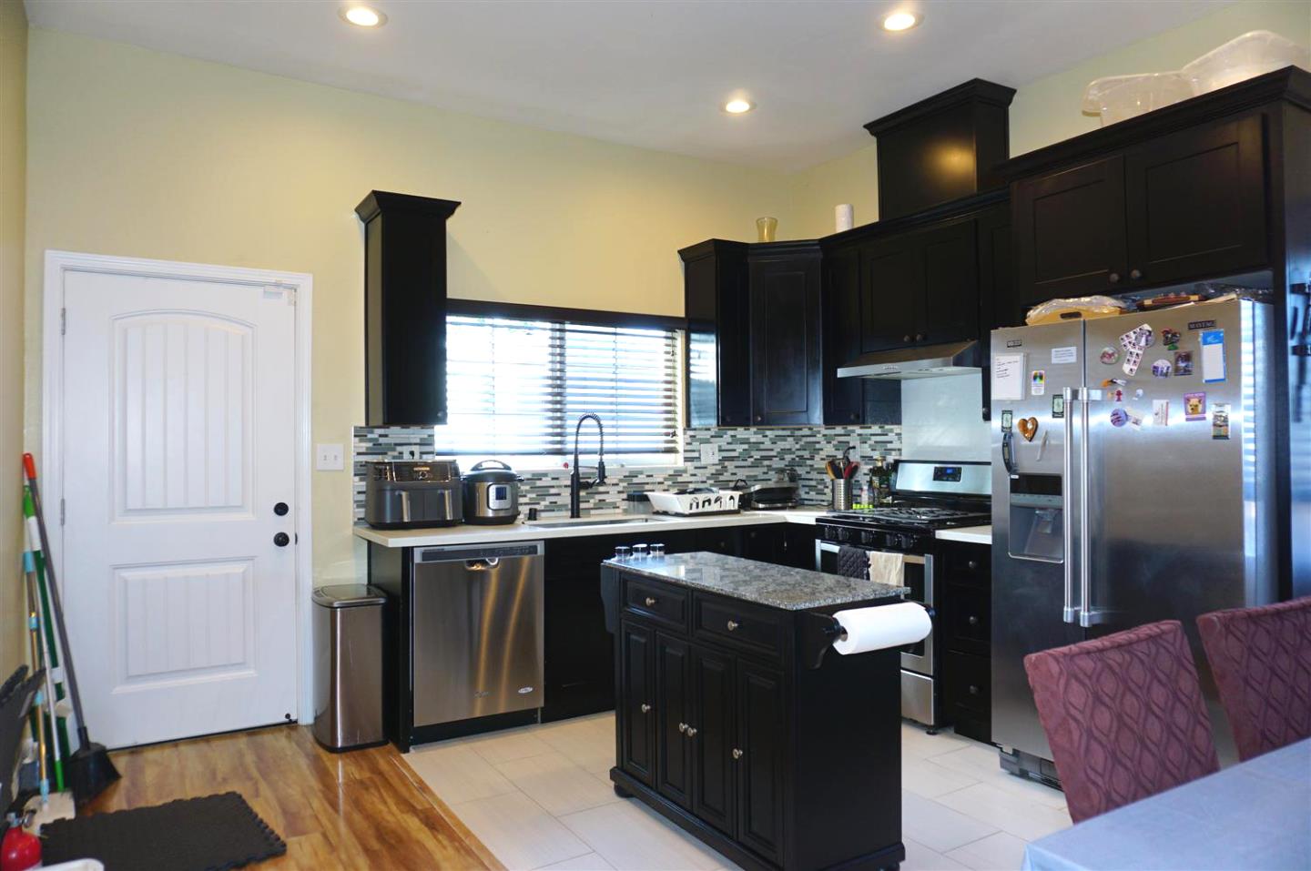 Detail Gallery Image 6 of 17 For 139 Brooklyn Ave, San Jose,  CA 95128 - 4 Beds | 3 Baths