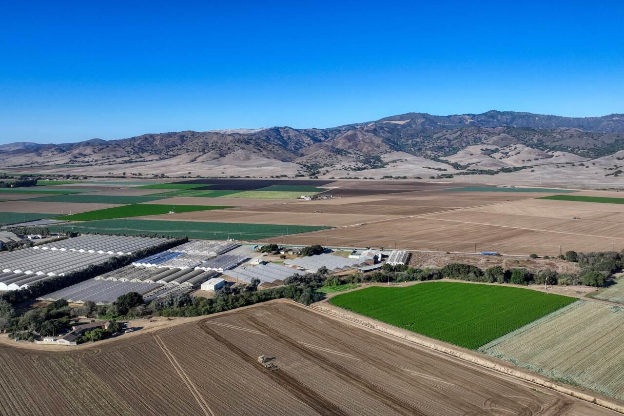 Detail Gallery Image 3 of 18 For 26000 Encinal, Salinas,  CA 93908 - – Beds | – Baths