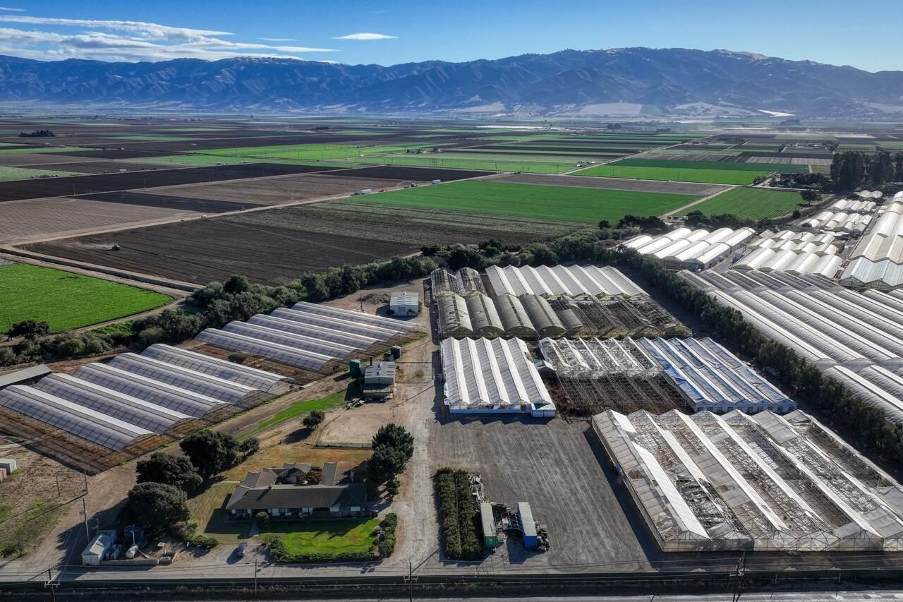 Detail Gallery Image 6 of 18 For 26000 Encinal, Salinas,  CA 93908 - – Beds | – Baths