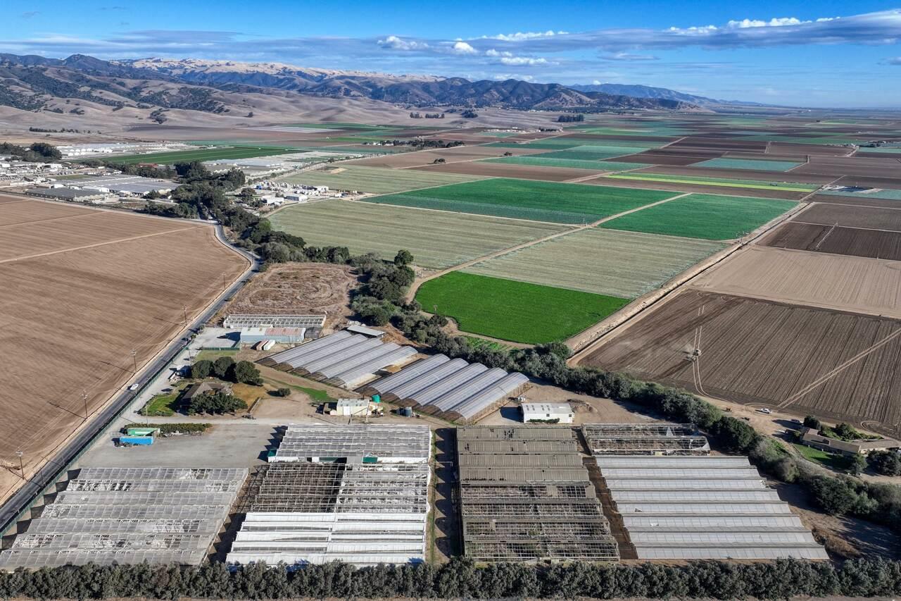 Detail Gallery Image 8 of 18 For 26000 Encinal, Salinas,  CA 93908 - – Beds | – Baths