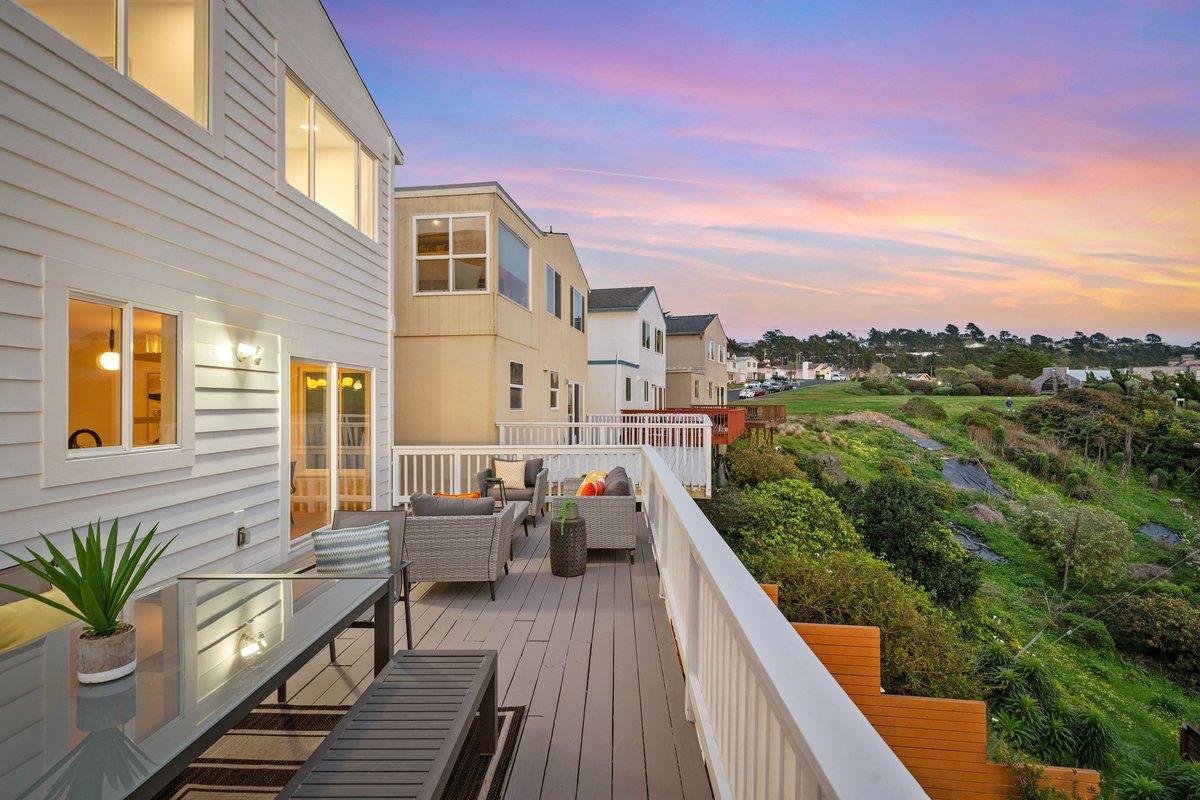 Detail Gallery Image 11 of 83 For 170 Beachview Ave, Pacifica,  CA 94044 - 4 Beds | 2/1 Baths